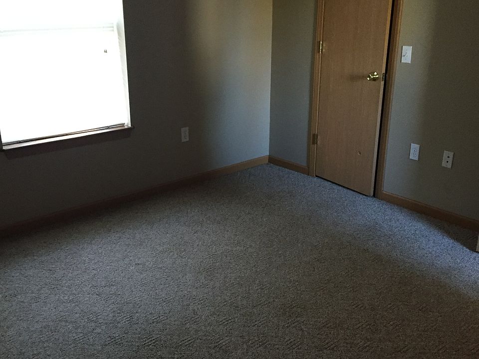 Large bedroom with walk in closet
