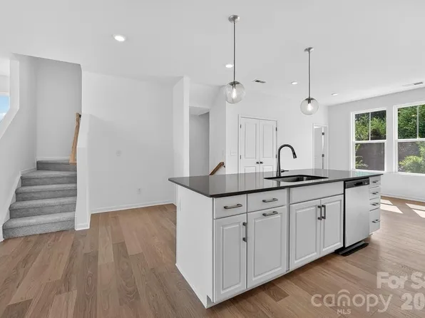 1804 Alexander Village Main Dr, Charlotte, NC 28262