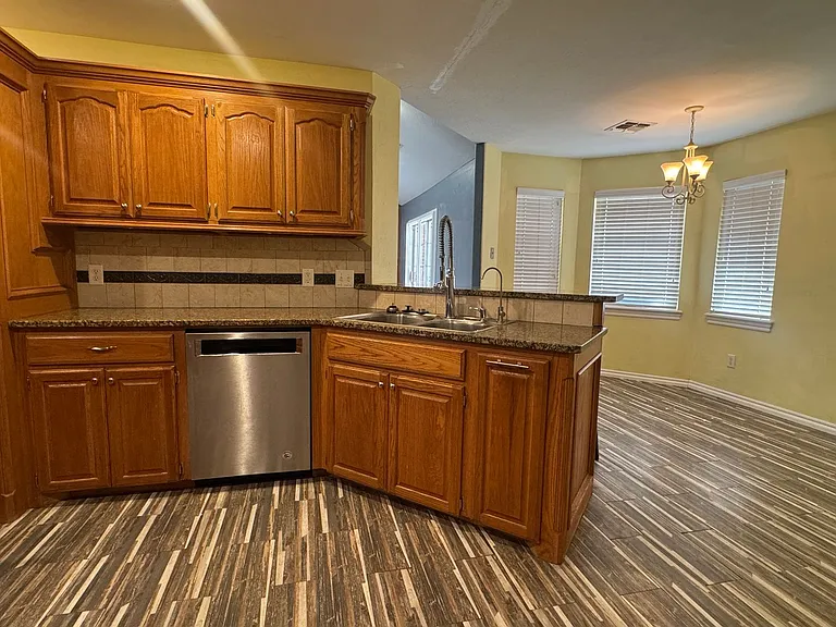 169 NW Copperfield — Photo 8