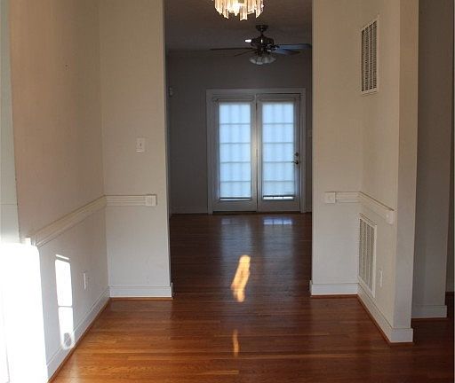 4th image of 2271 New Market Rd