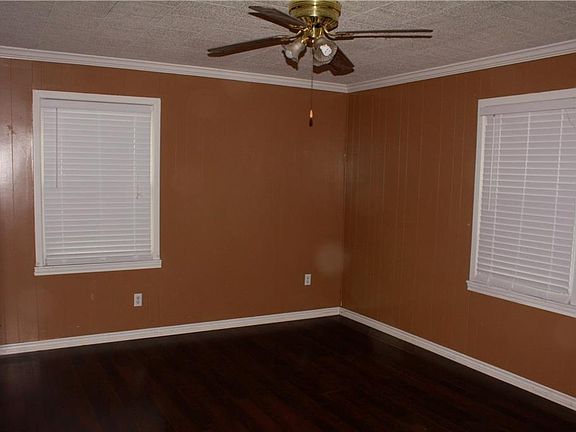 4th image of 203 N Ave S