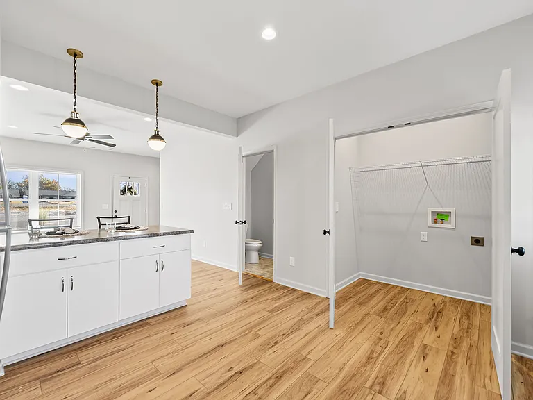 710 Sivley Rd — Photo 12