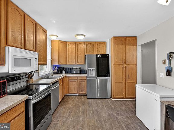 5th image of 21146 Adams Cir