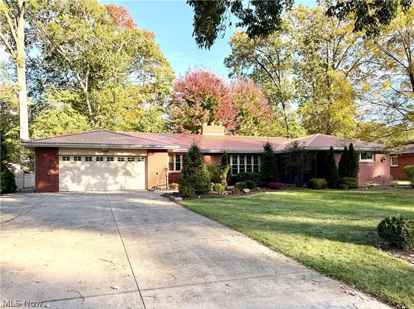 1998 Roberts Ln NE, Warren, OH 44483