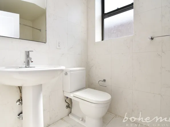 2192 Fred Douglas Boulevard image 6 of 7