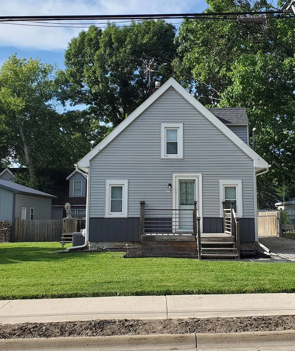 3 bed, 2100 sqft, $2,000 — Photo 1