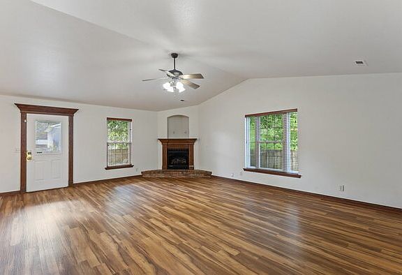 4th image of 1135 N Vista Pl