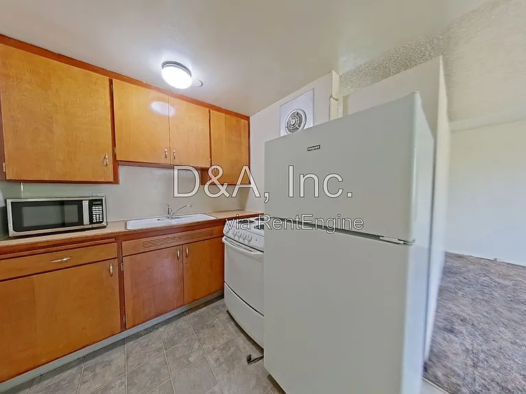 437 SW 9th St — Photo 4