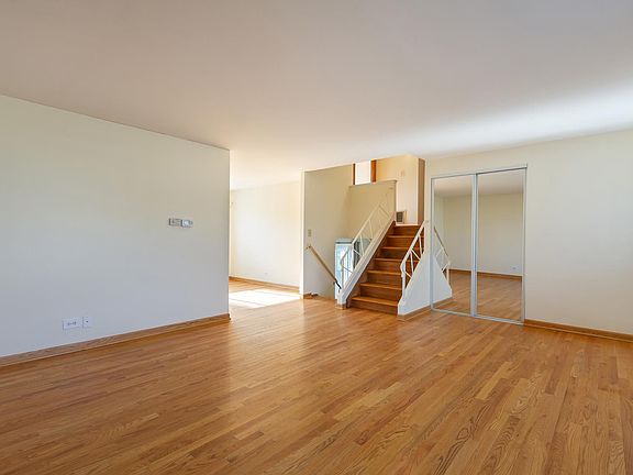 4th image of 128 Grand Central Ln