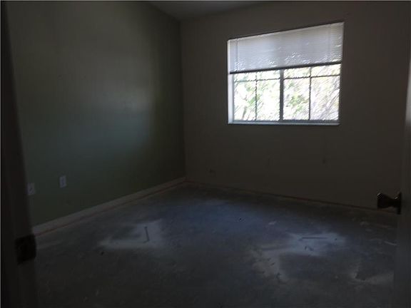 4th image of 1270 SE 28 Ct 201 #201