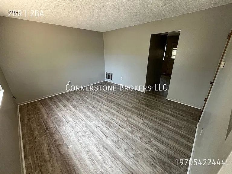 726 Lincoln St — Photo 4