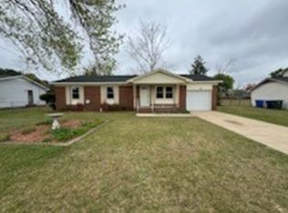 5627 Carson Dr, Fayetteville, NC 28303