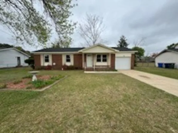 5627 Carson Dr, Fayetteville, NC 28303