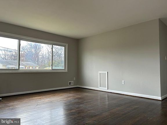 3rd image of 8910 Scheurer St