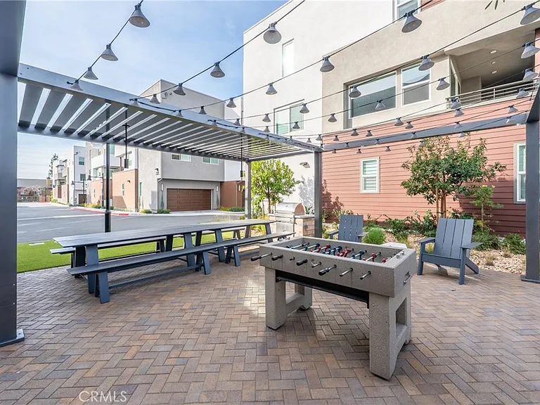 637 S Lyon St — Photo 33
