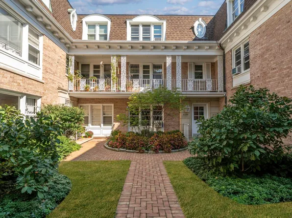 2135 Central St APT 3W, Evanston, IL 60201