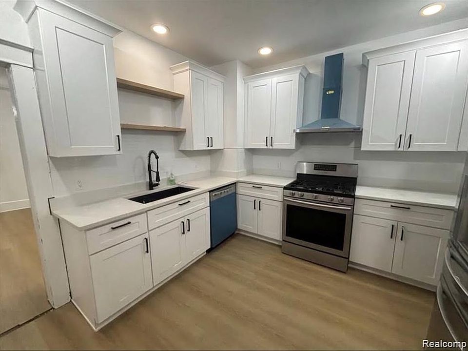 1475 W Euclid St, photo 2