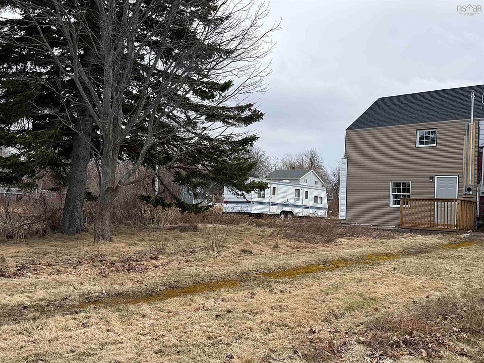 1st image of 587 Main St