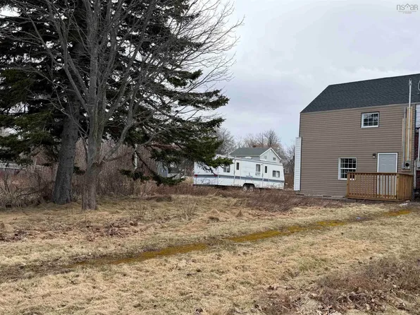 587 Main St, Cape Breton, NS B1V 2K9