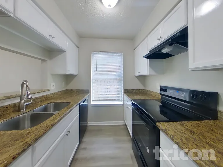 1391 Tenderden Dr — Photo 6