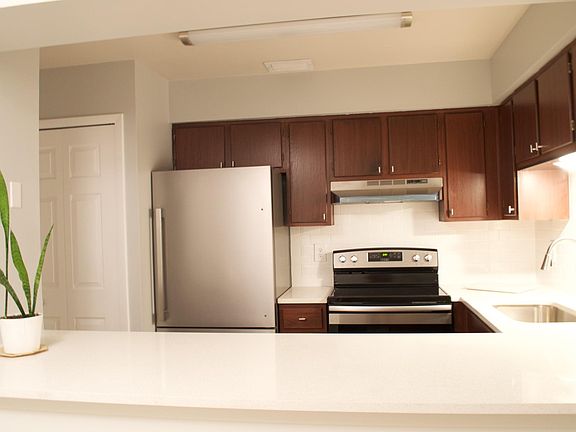2nd image of 607 Casa Park Ct N