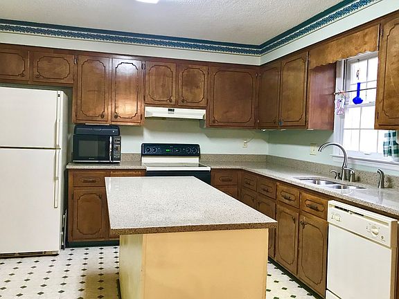 2nd image of 2922 Hillcrest Ave
