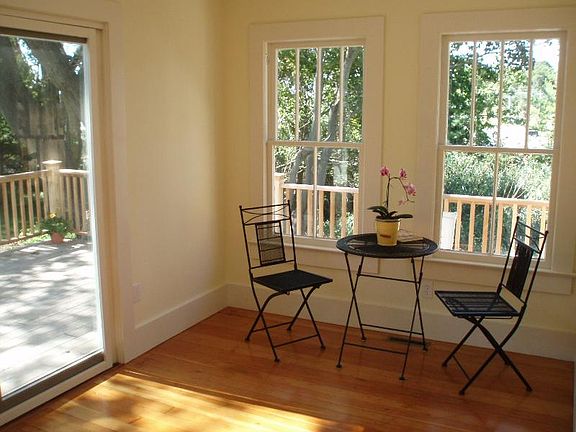 28 Terrace Ave. Eat In Kitchen