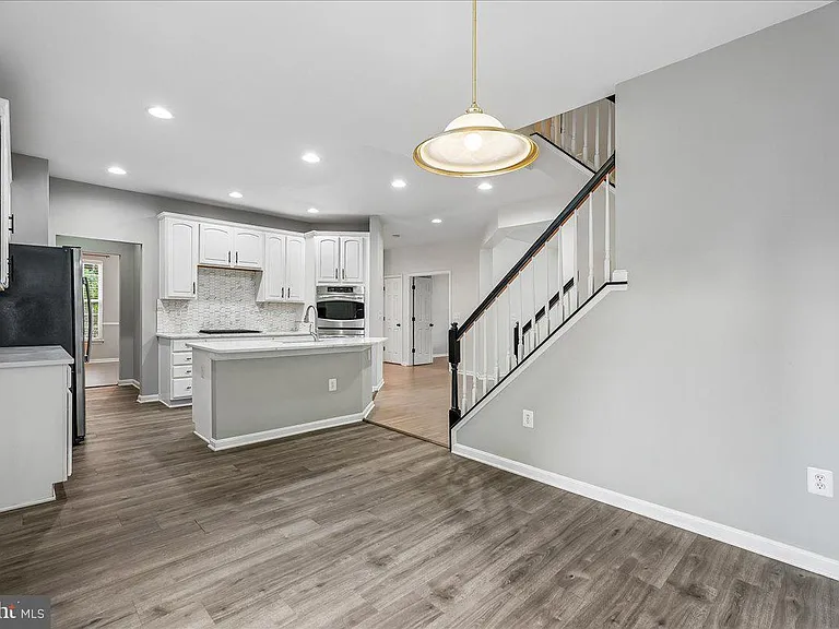 905 Royal Elm Ct — Photo 18