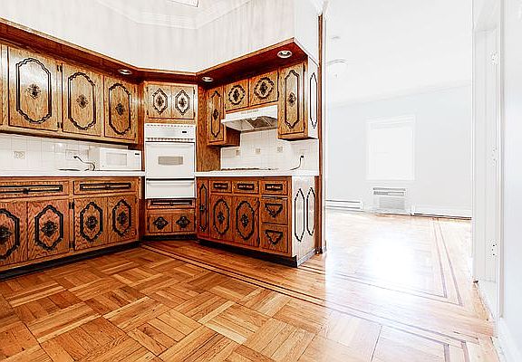 4th image of 143 Court St #2