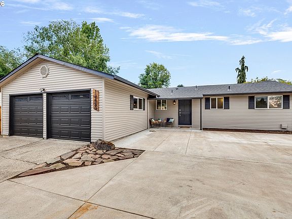3rd image of 12450 SW Bell Ct