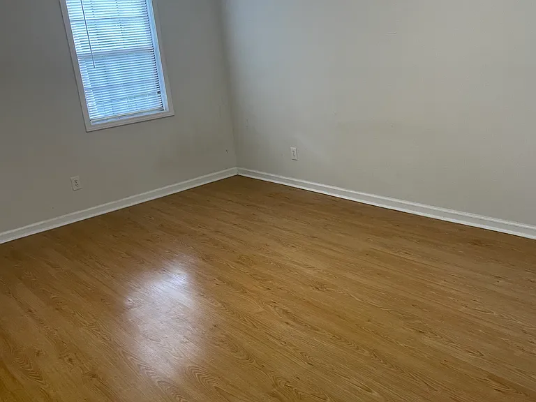 4475 Longley Ln — Photo 32