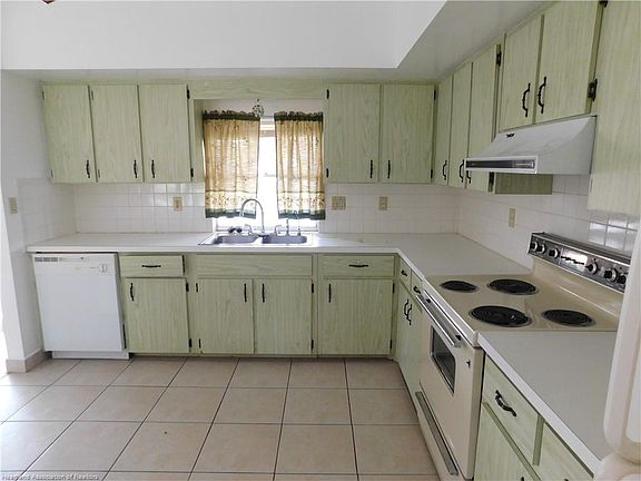 4th image of 1406 Shamrock Dr