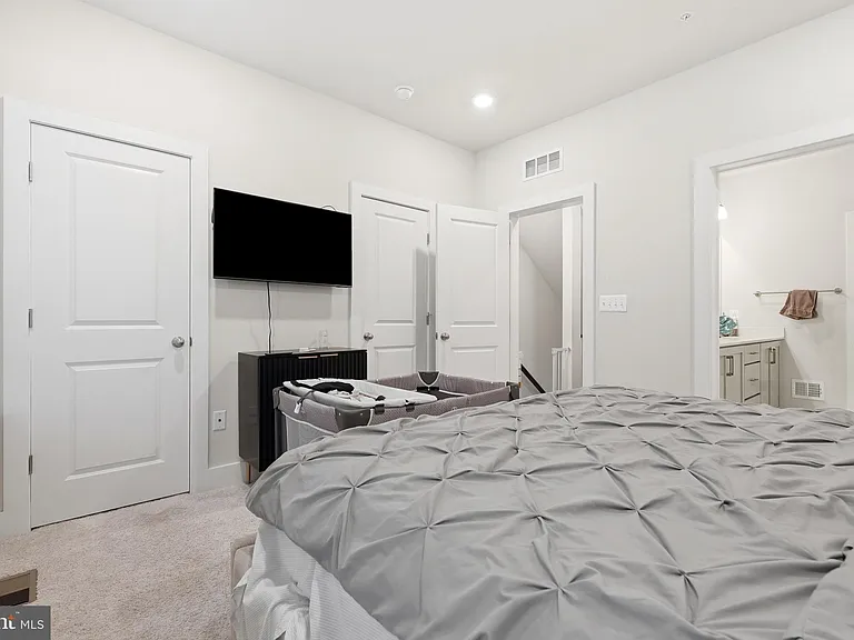 153 Locke St — Photo 23