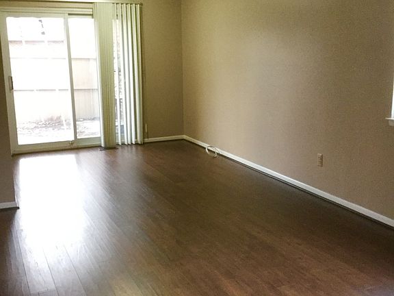 5th image of 887 Kirts Blvd #1