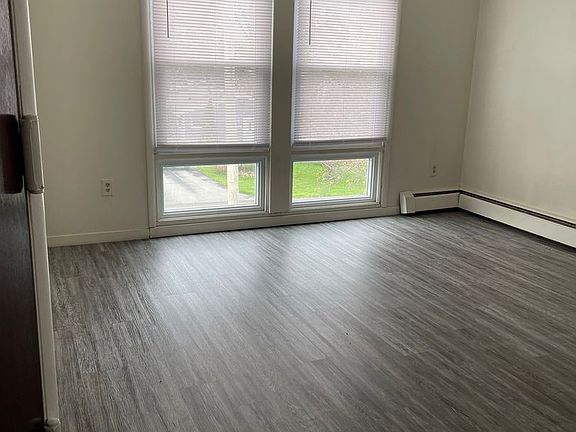 3rd image of 358 N Edwards Ave APT 5