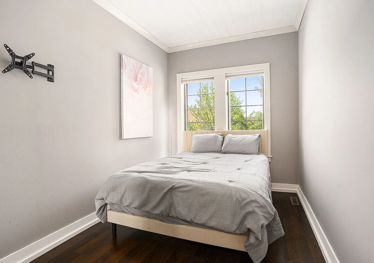 2 bed, 1100 sqft, $1,850 — Photo 1