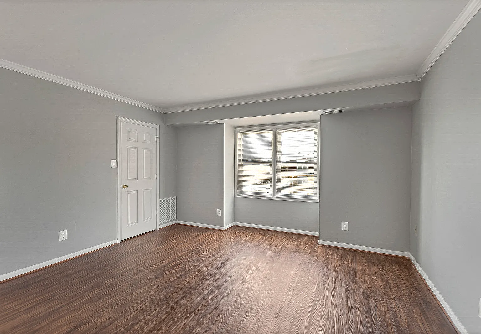2 bed, 800 sqft, $1,420 — Photo 2