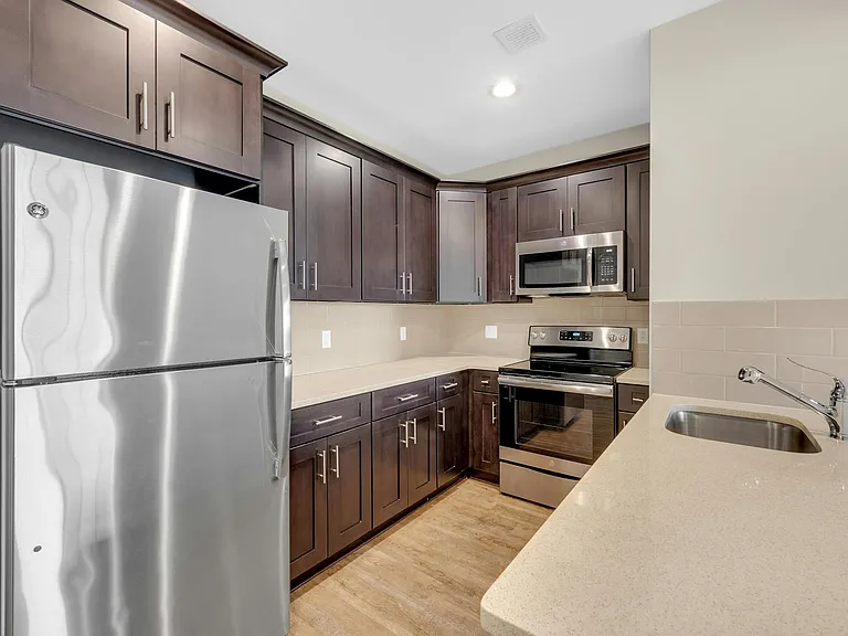 40 Jackson Ave - Luxury 55+ Community — Photo 19