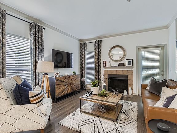3rd image of 19275 Stone Oak Pkwy APT 221