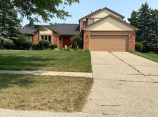 5470 Cheltenham Dr, Troy, MI 48098