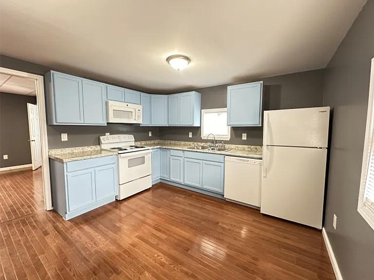 733 E Sullivan St — Photo 5