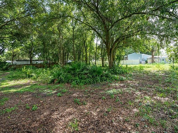 4th image of 325 Donald Ln