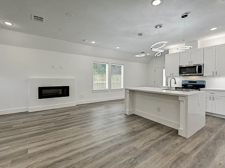 5124 Gold St #B — Photo 4