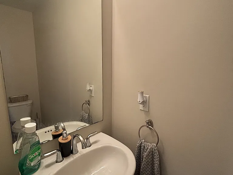 2435 Greenwich Dr #33 — Photo 10