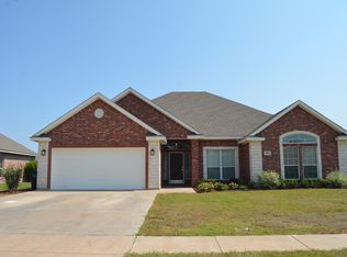 805 Meadow View Dr, Cleburne, TX 76033