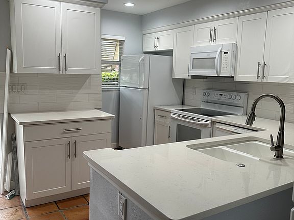 4th image of 707 N Jefferson Ave