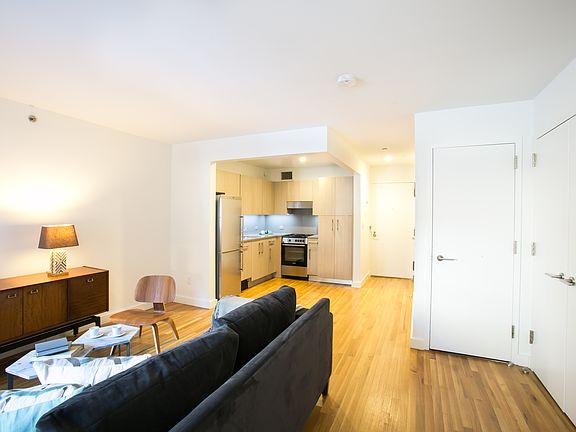 5th image of 101 W 15th St APT 515