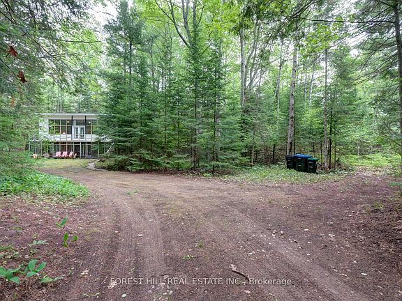4th image of 49 Leslie St
