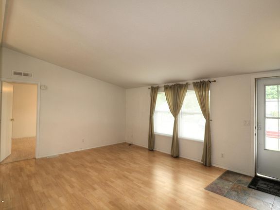4th image of 1385 SW Ironwood Dr