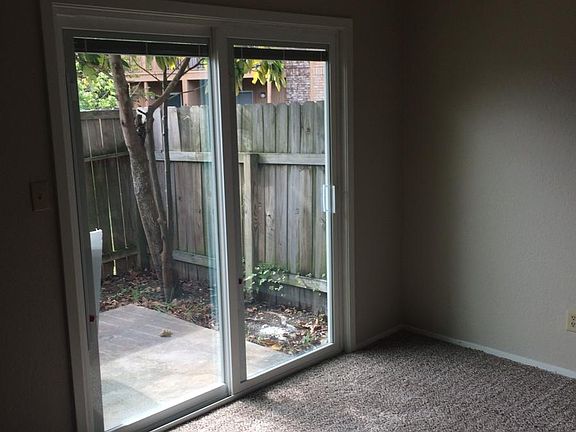5th image of 135 Sherwood Dr APT B